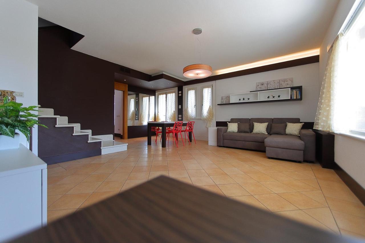 Villa Zarina - Zavillas - Up To 12 People Peschiera del Garda