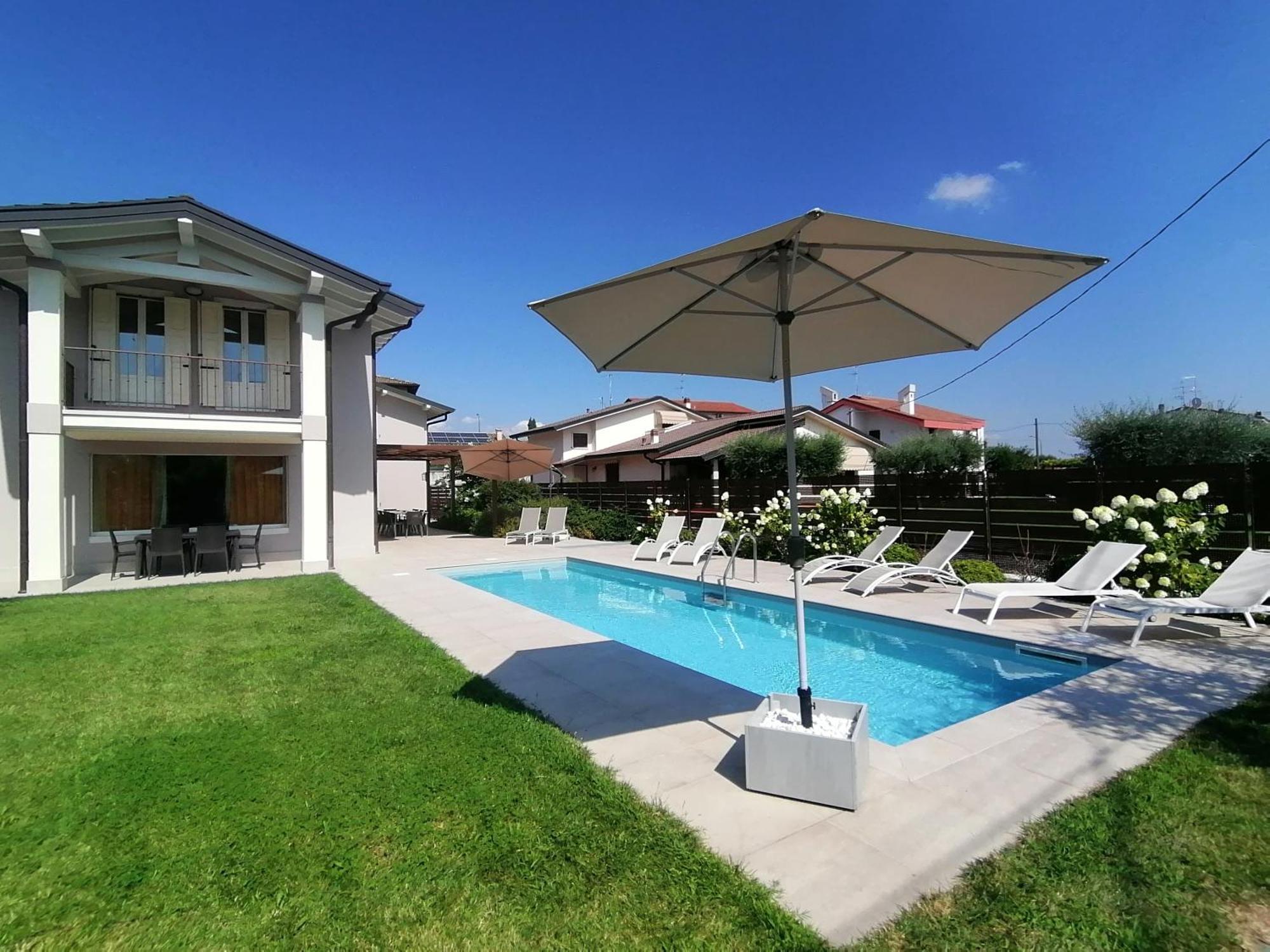 Villa Zarina - Zavillas - Up To 12 People Peschiera del Garda
